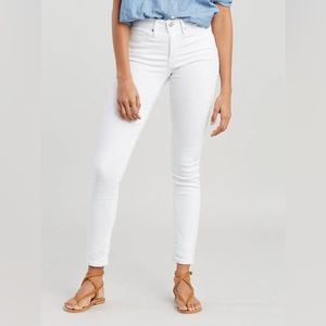Levi Slimming Skinny Jeans in White